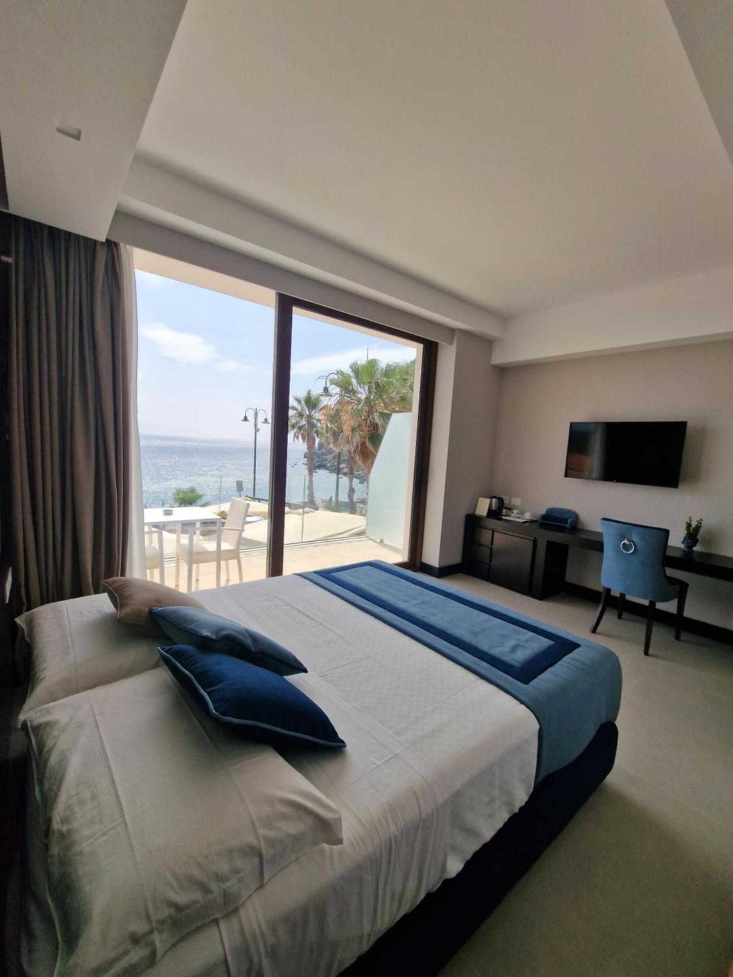Ngonia Bay Boutique Hotel Милацо Екстериор снимка