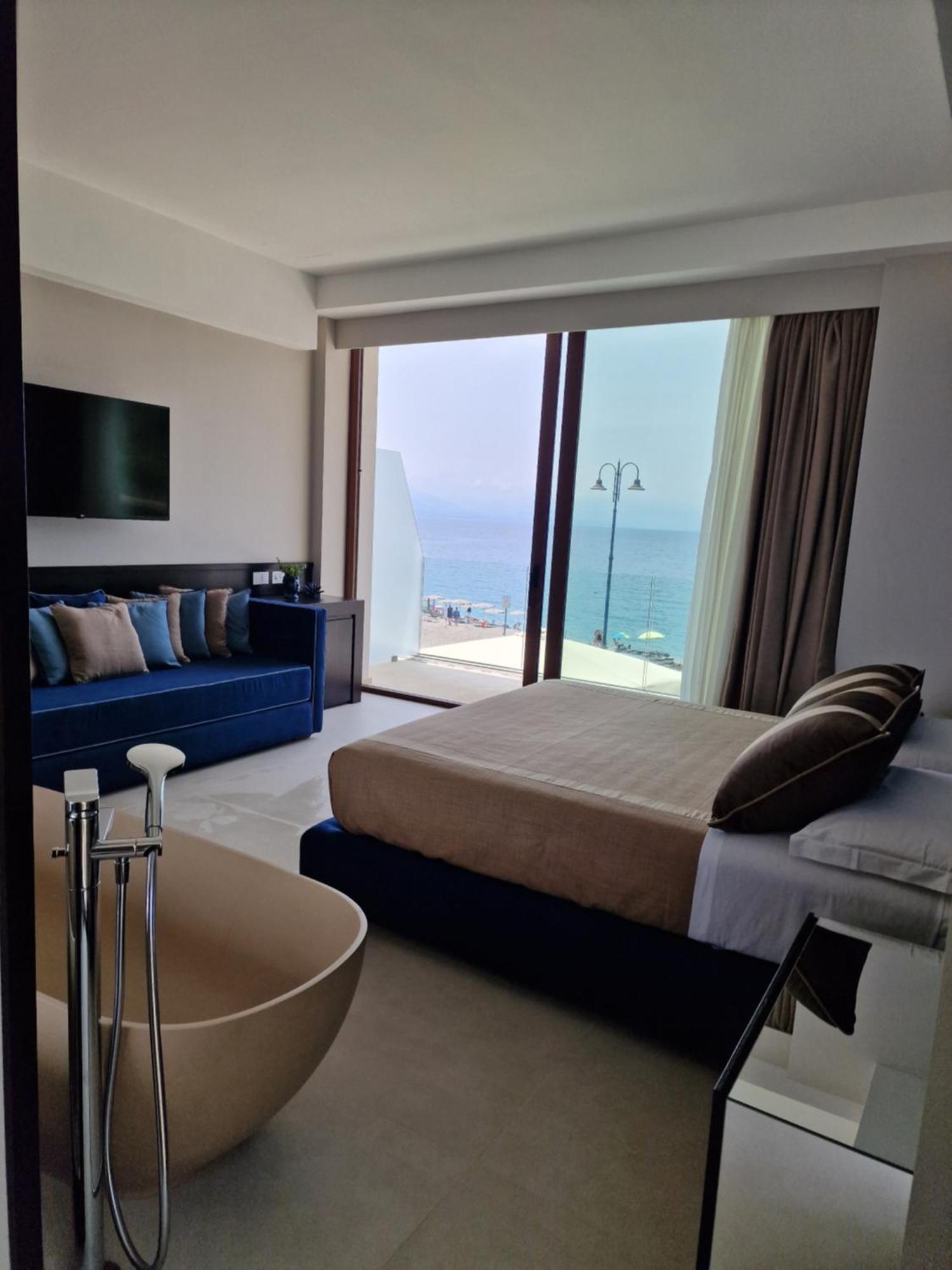 Ngonia Bay Boutique Hotel Милацо Екстериор снимка