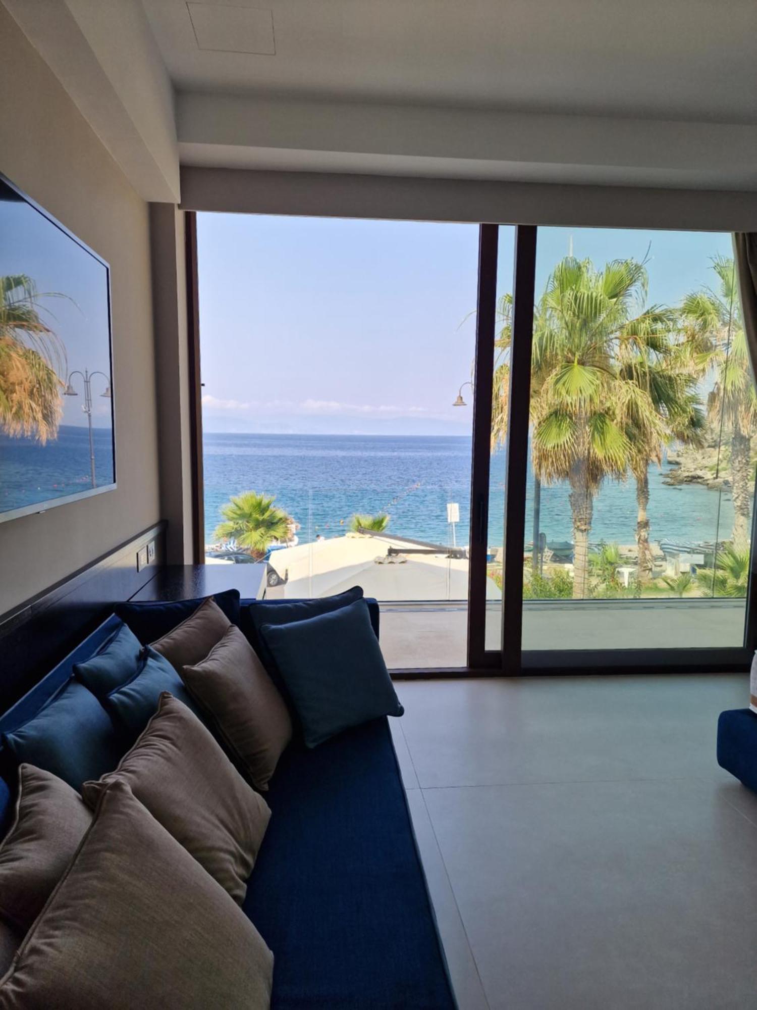 Ngonia Bay Boutique Hotel Милацо Екстериор снимка