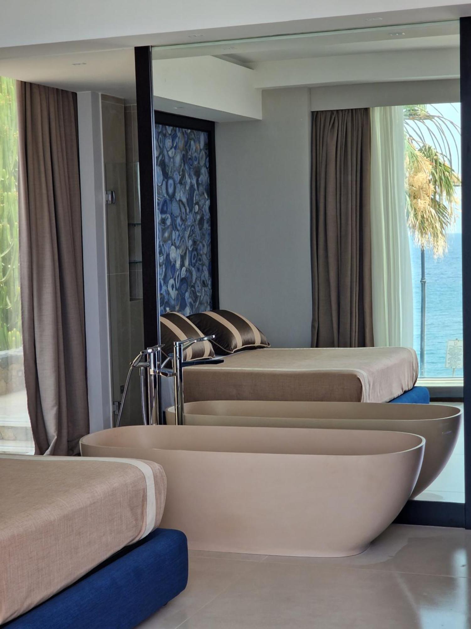 Ngonia Bay Boutique Hotel Милацо Екстериор снимка
