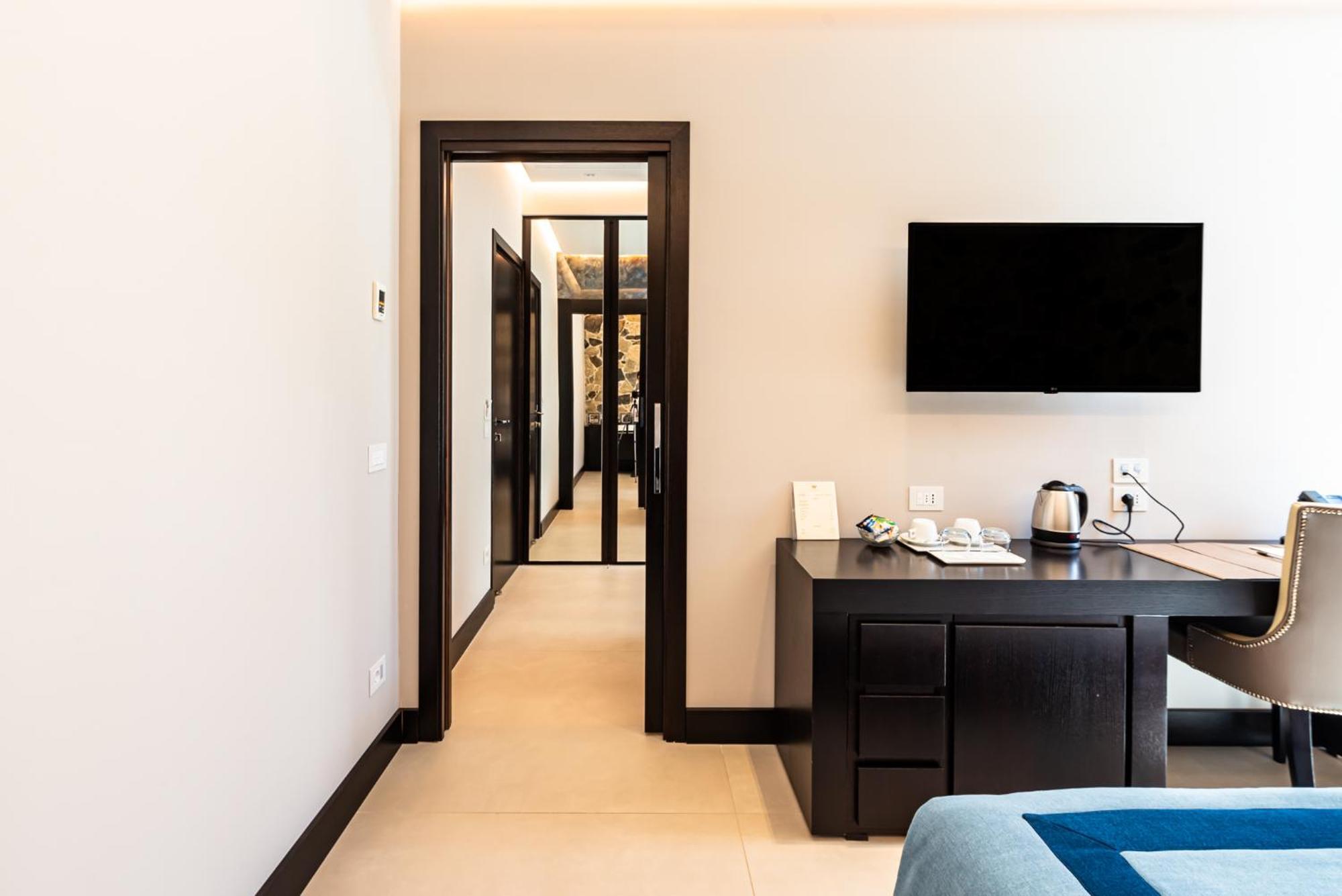 Ngonia Bay Boutique Hotel Милацо Екстериор снимка