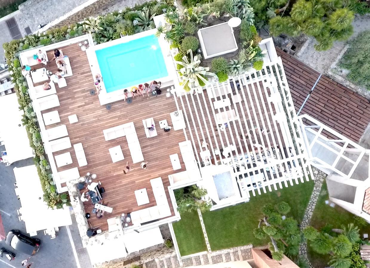 Ngonia Bay Boutique Hotel Милацо Екстериор снимка