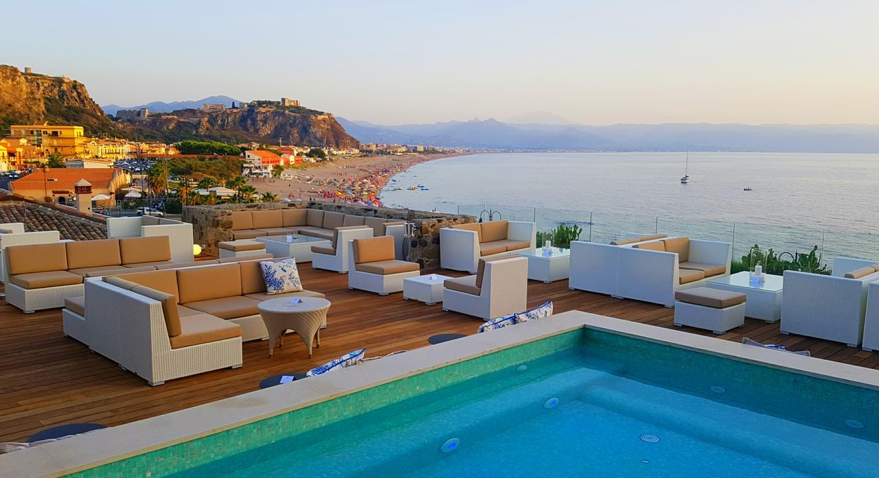 Ngonia Bay Boutique Hotel Милацо Екстериор снимка