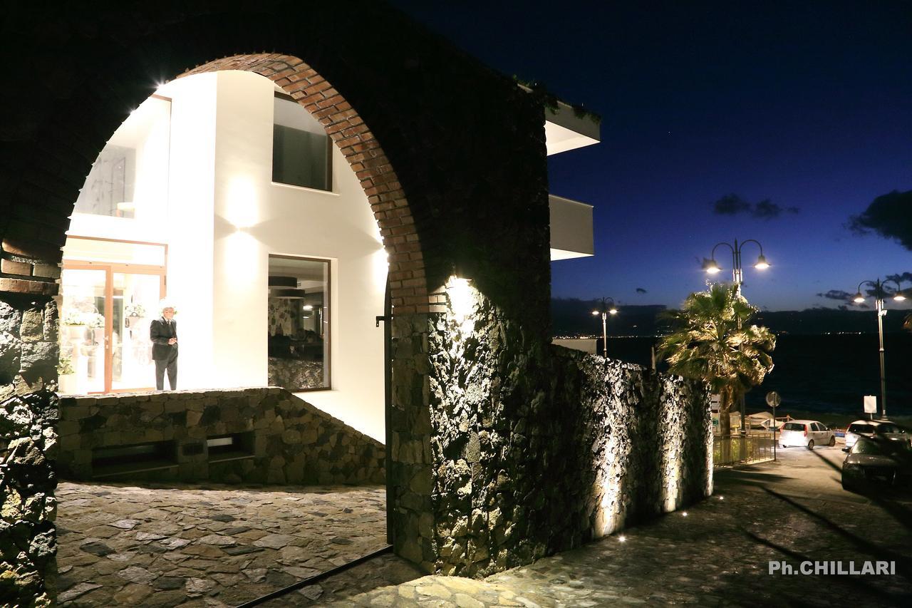Ngonia Bay Boutique Hotel Милацо Екстериор снимка