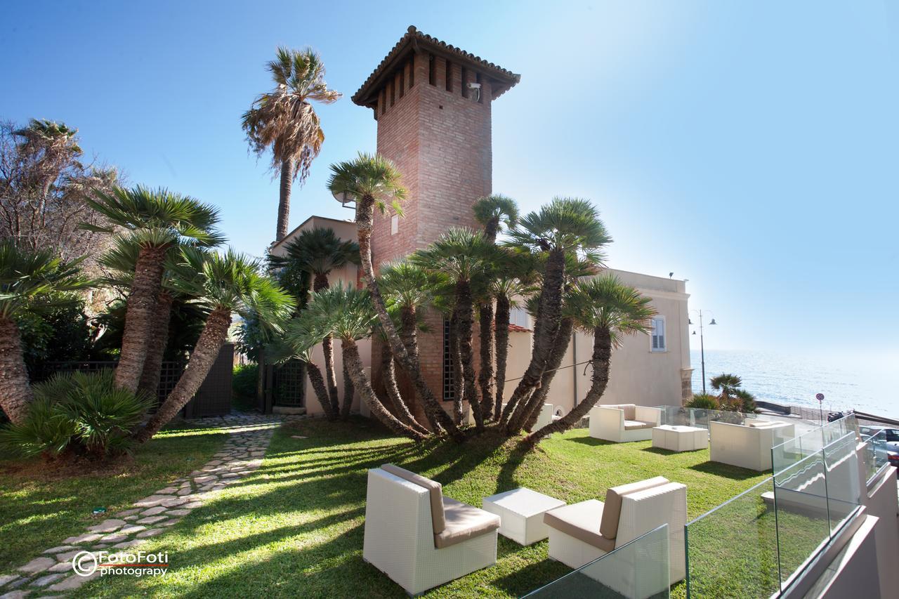 Ngonia Bay Boutique Hotel Милацо Екстериор снимка