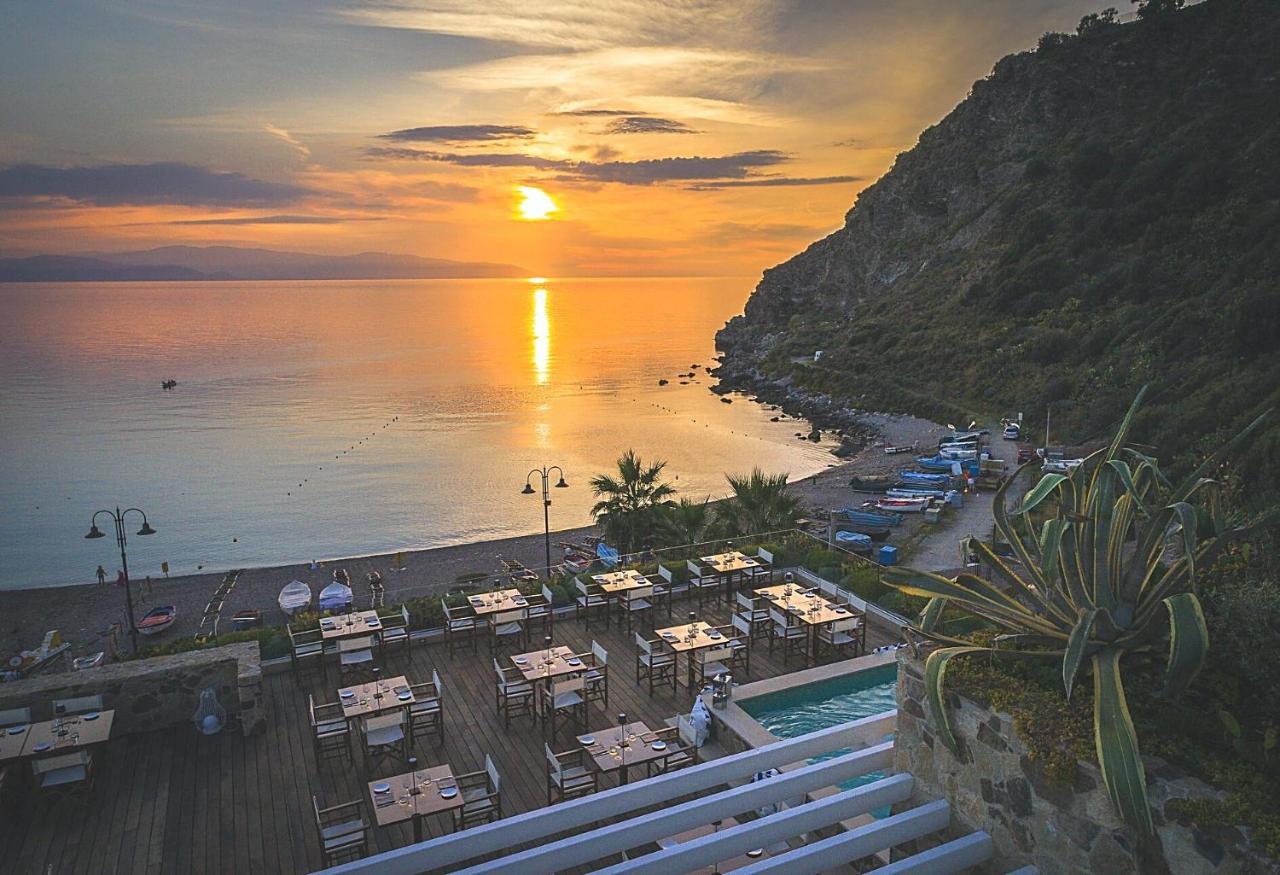 Ngonia Bay Boutique Hotel Милацо Екстериор снимка