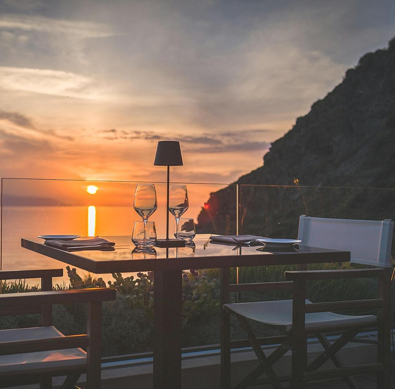 Ngonia Bay Boutique Hotel Милацо Екстериор снимка