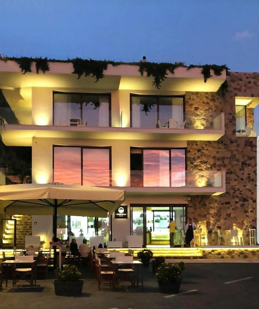 Ngonia Bay Boutique Hotel Милацо Екстериор снимка