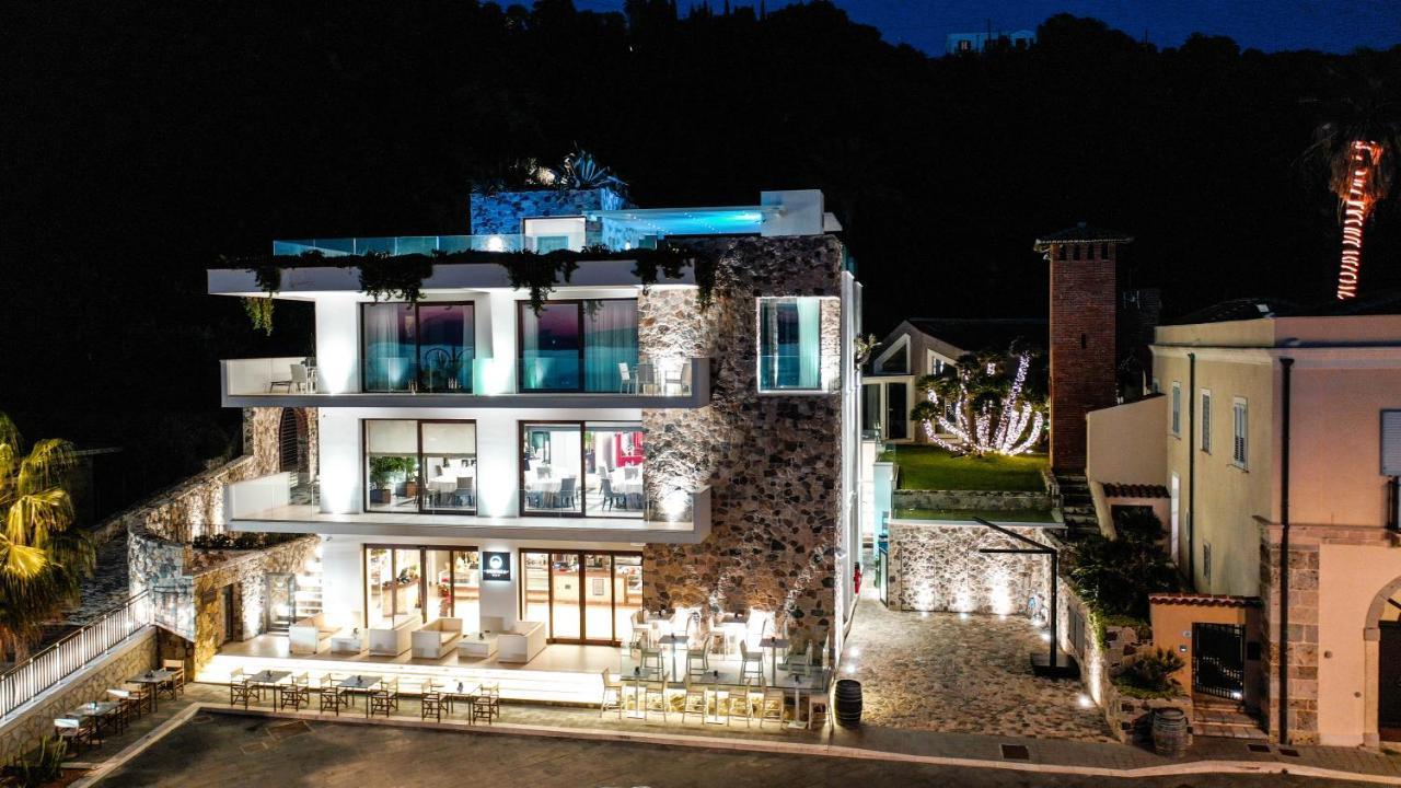 Ngonia Bay Boutique Hotel Милацо Екстериор снимка