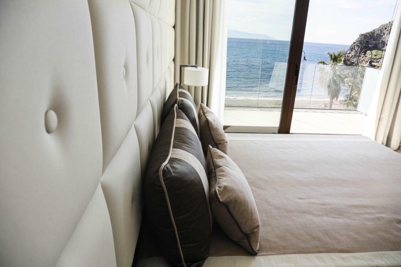 Ngonia Bay Boutique Hotel Милацо Екстериор снимка